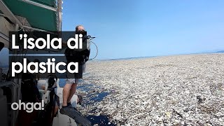 La seconda isola di plastica del pianeta 8km² di immondizia inquinano il mare dellAtlantico [upl. by Rab744]