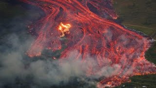 ハワイ･キラウエア噴火 高速の溶岩流が住宅地に [upl. by Hartwell]