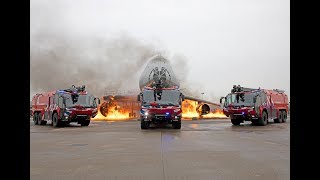 Nieuwe brandweerwagens op Schiphol [upl. by Naji]