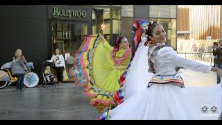 Mariachis y Folklore Mexicanos invaden Milán [upl. by Aleit784]