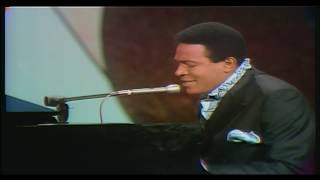 Marvin Gaye  LIVE I Heard It Through The Grapevine 1969 [upl. by Nuris]